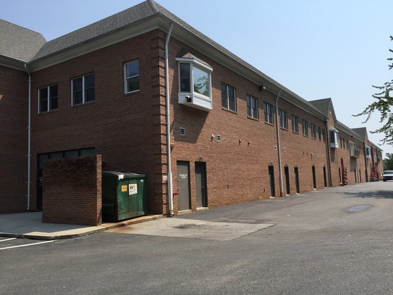 More Photos Of 9375 Chesapeake St, La Plata Storefront Retail Office For Lease