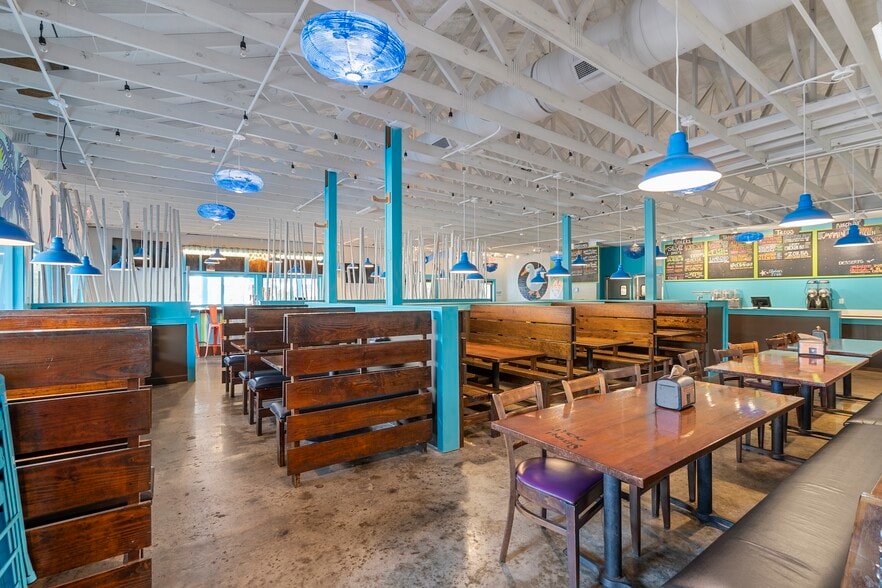 More Photos Of 341 Johnnie Dodds Blvd, Mount Pleasant Restaurant For Sale