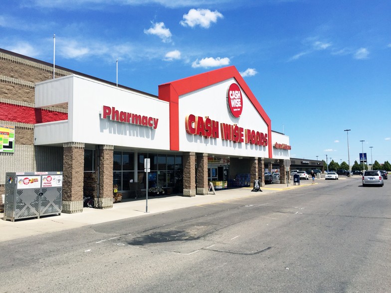 Primary Photo Of 3000 Highway 10 E, Moorhead Supermarket For Lease