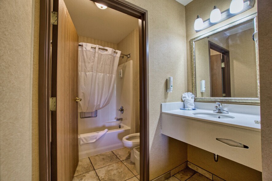 More Photos Of 7860 6th St, Wellington Hotel For Sale