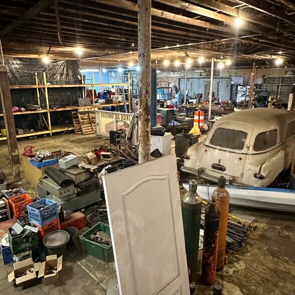 More Photos Of 637 E 8 Mile Rd, Hazel Park Warehouse For Sale