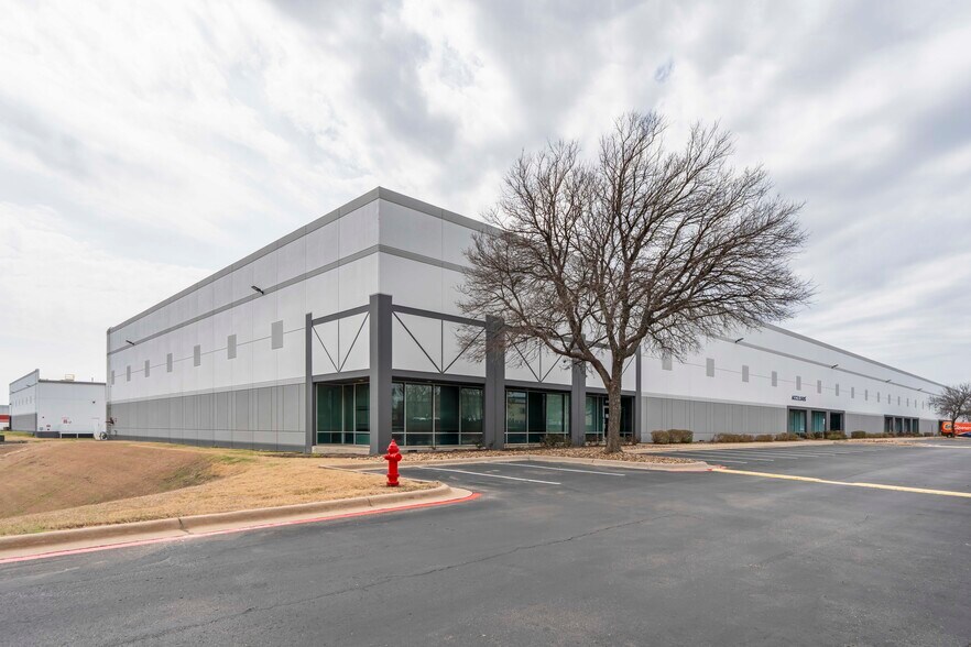 More Photos Of 8291 Springdale Rd, Austin Unknown For Lease