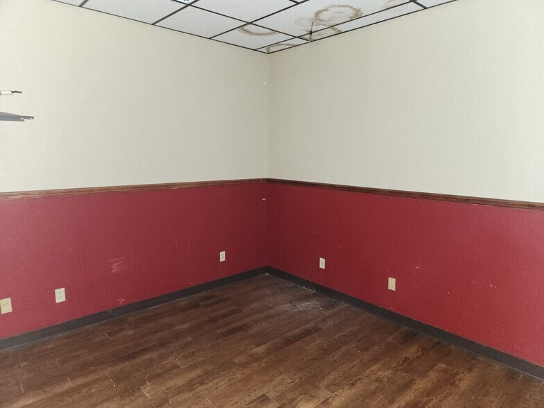 More Photos Of 401 SW C Ave, Lawton Fast Food For Lease