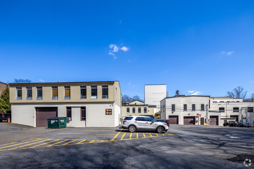 More Photos Of 1 Hollywood Ave, Ho-Ho-Kus Warehouse For Lease