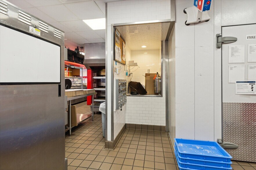 More Photos Of 1380 Wright Ave, Alma Freestanding For Sale