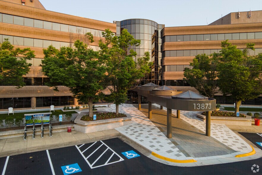 More Photos Of 13873 Park Center Rd, Herndon Office For Lease