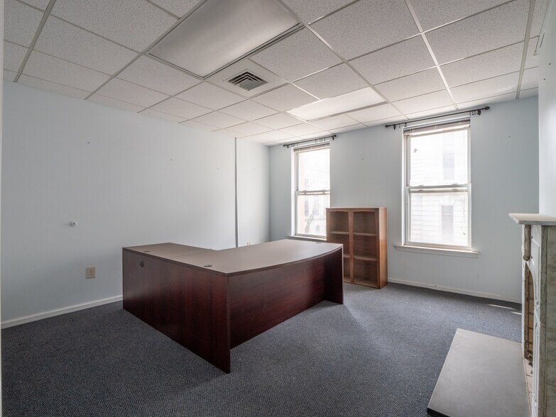 More Photos Of 16 Green St, Newark Office For Lease