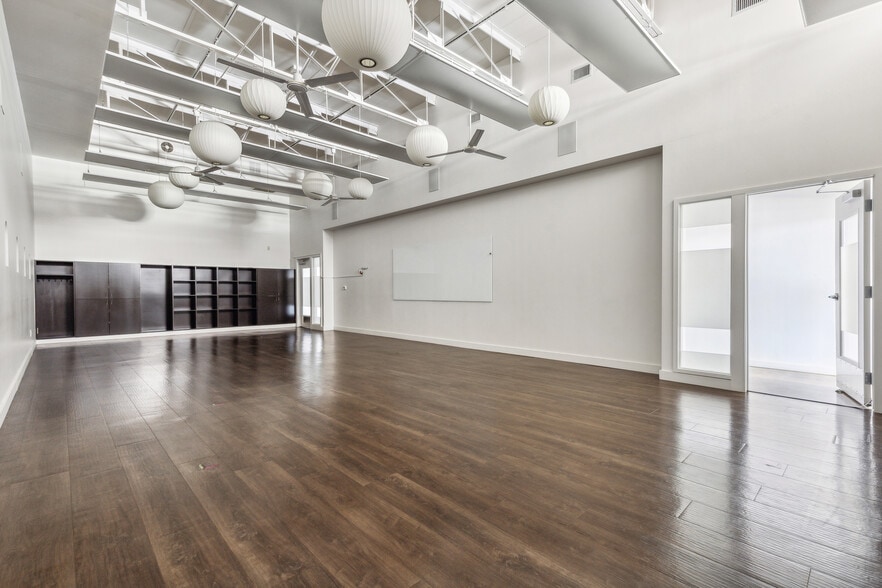 More Photos Of 3409-3437 W 7th St, Fort Worth Unknown For Lease