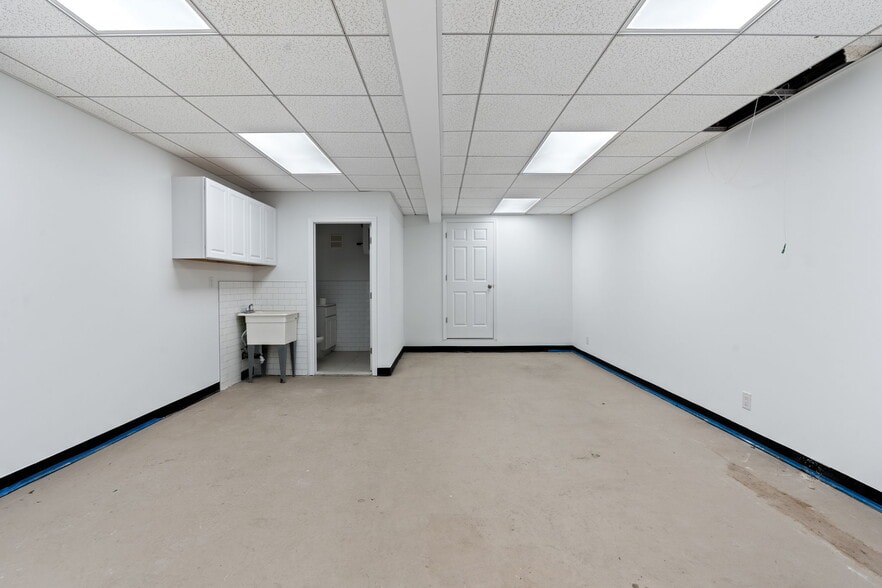 More Photos Of 2100 Clove Rd, Staten Island Storefront For Lease