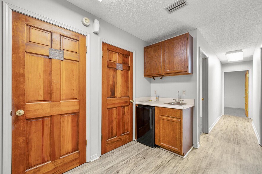 More Photos Of 8800 University Pky, Pensacola Medical For Sale