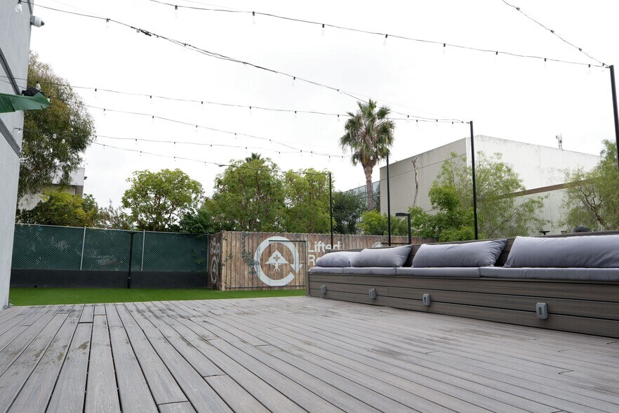 More Photos Of 7 Studebaker, Irvine Light Distribution For Lease