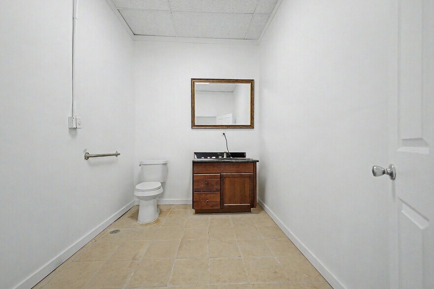 More Photos Of 19323 W Warren Ave, Detroit Storefront Retail Residential For Lease