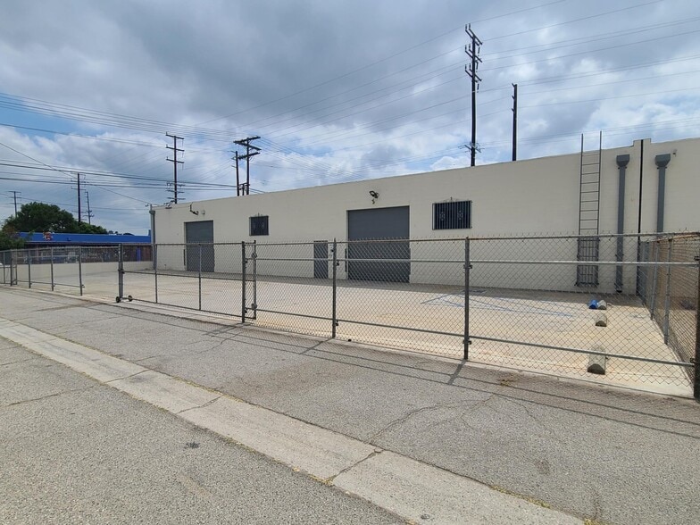 More Photos Of 10605 Chandler Blvd, North Hollywood Warehouse For Lease