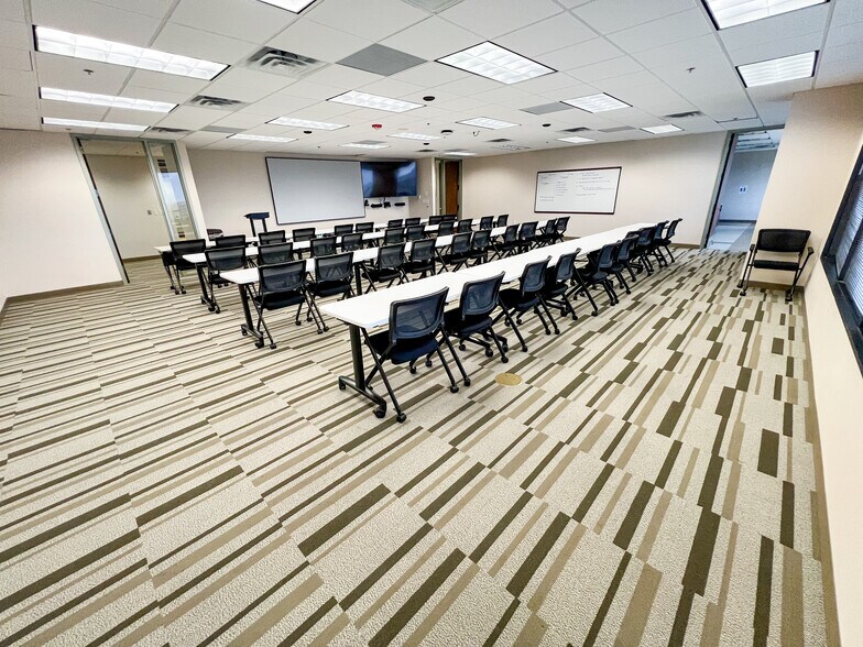 More Photos Of 500 W Illinois Ave, Midland Office For Lease