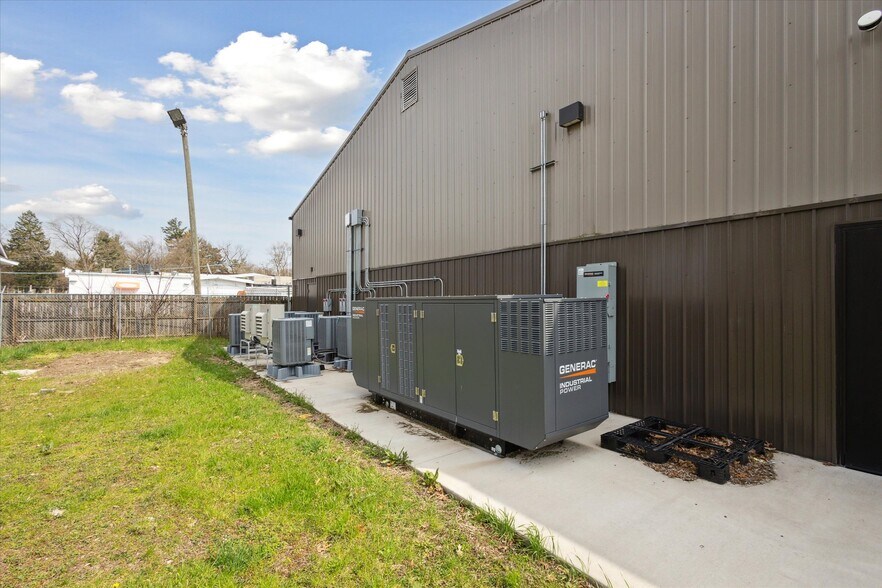 More Photos Of 919 Michigan St, Niles Warehouse For Sale