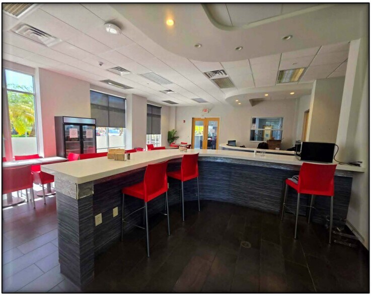 More Photos Of 5402 W Laurel St, Tampa Loft Creative Space For Sale