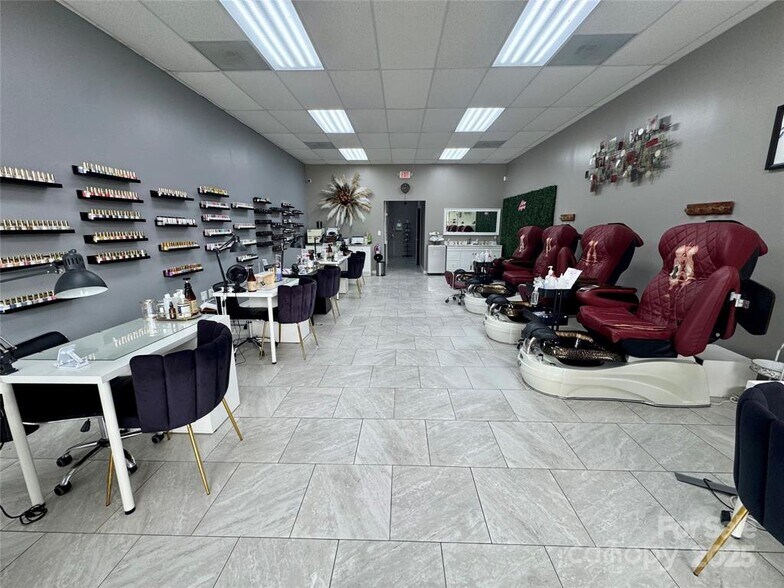 More Photos Of 110 Charleston Dr, Mooresville Office For Sale