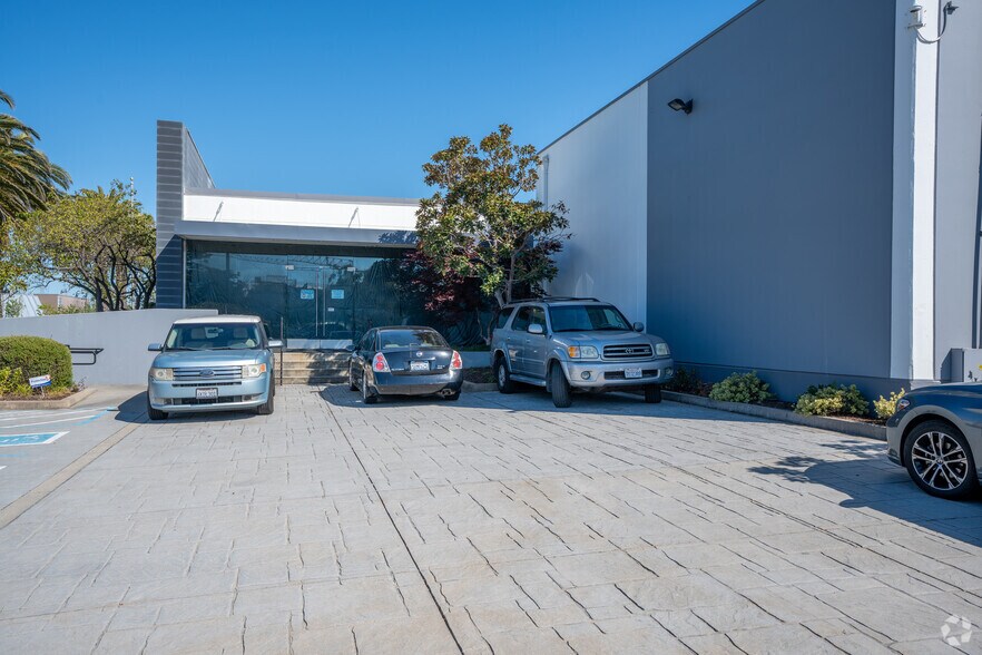 More Photos Of 1755 Rollins Rd, Burlingame Warehouse For Lease