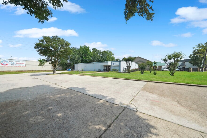 More Photos Of 25020 Oakhurst Dr, Spring Warehouse For Sale