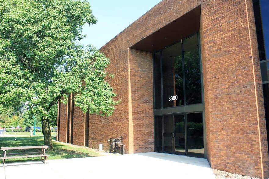 More Photos Of 3380 Tremont Rd, Upper Arlington Office For Sale