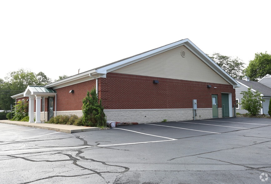 More Photos Of 366 N Portland Way, Galion Medical For Lease
