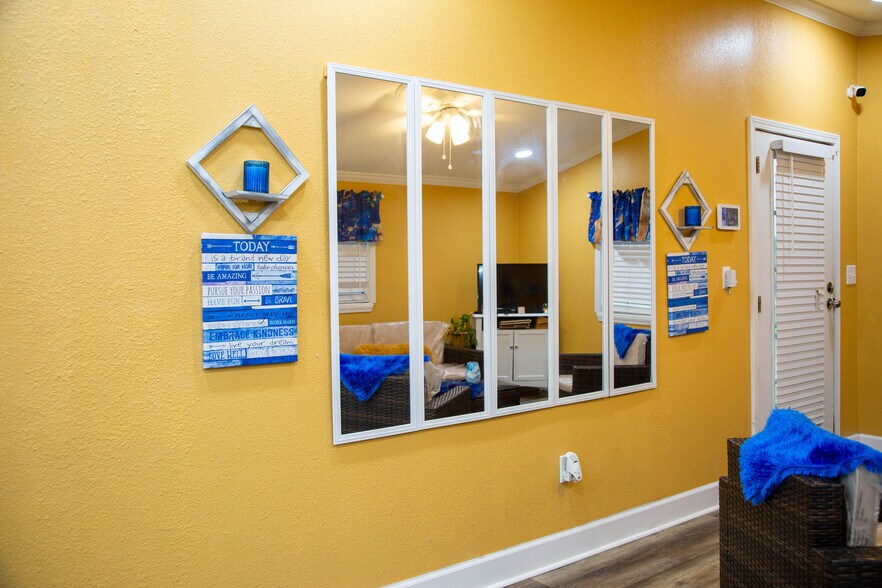 More Photos Of 93 Bell Dr, Baxley General Retail For Sale