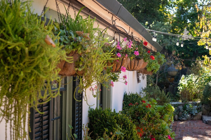 More Photos Of 502 Pierce St, Monterey Office For Sale