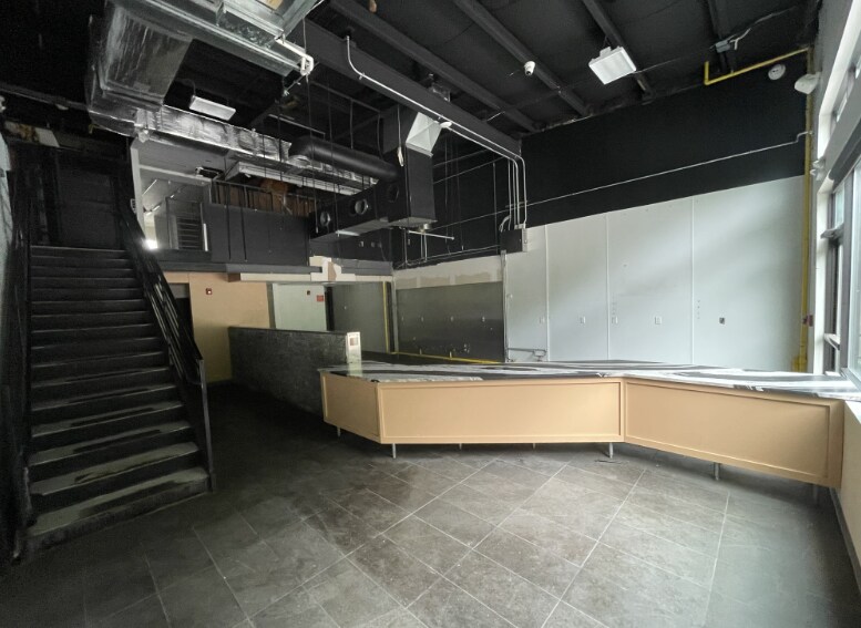 More Photos Of 13 Rockingham Rd, Windham General Retail For Sale