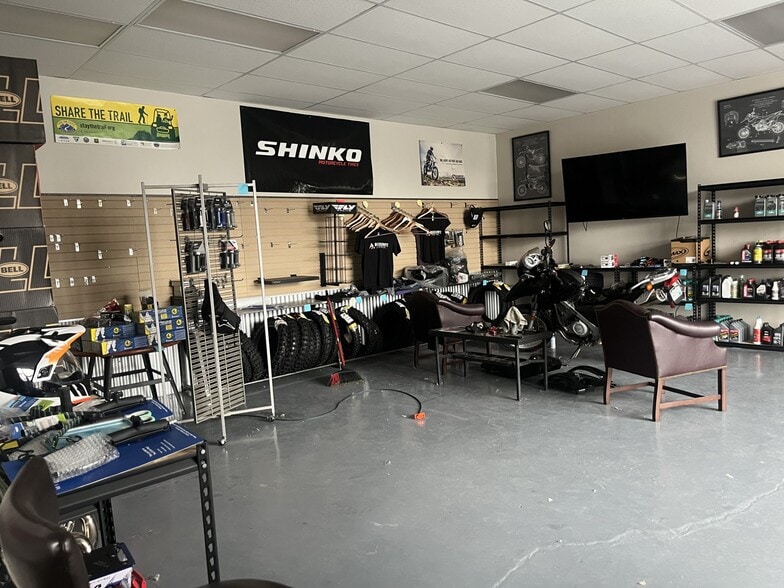 More Photos Of 122 Pine St, Buena Vista Service For Lease