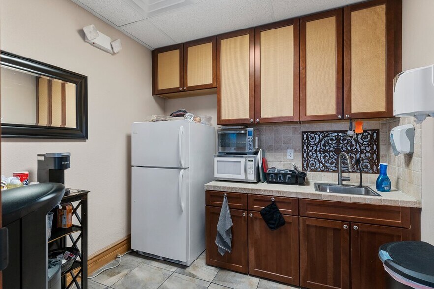 More Photos Of 4690 W Post Rd, Las Vegas Warehouse For Sale