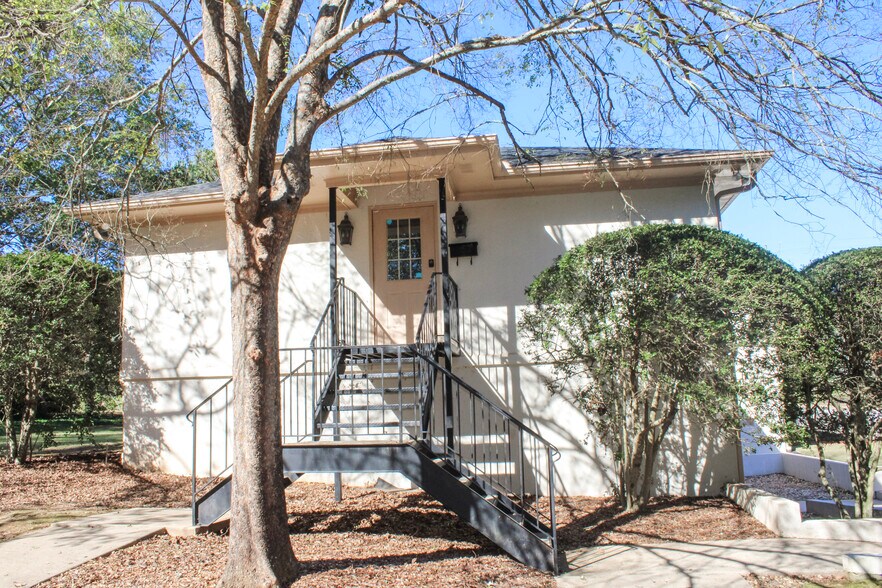 More Photos Of 405 Gaines School Rd, Athens Office Residential For Lease