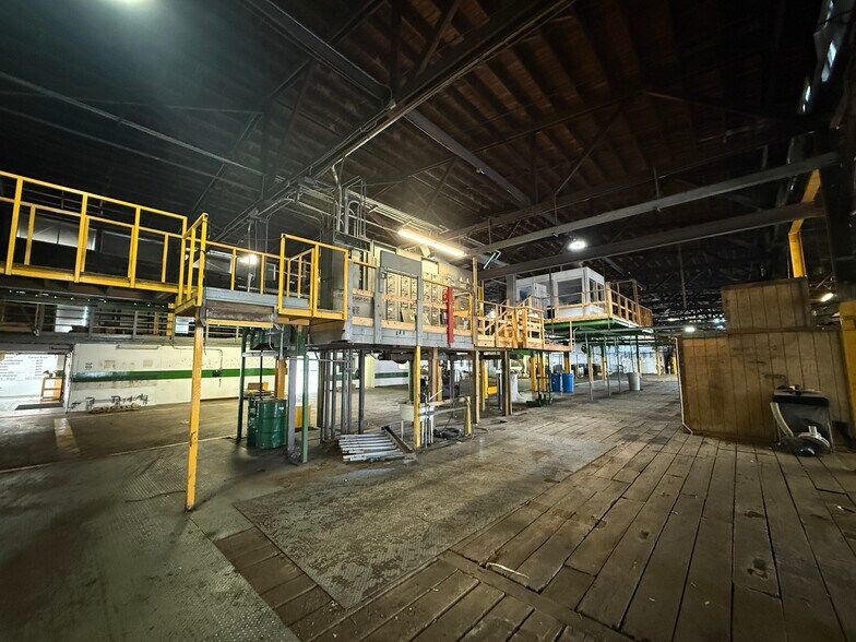 More Photos Of 650 Avenue R SW, Winter Haven Distribution For Sale