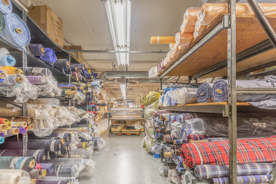 More Photos Of 33-00 47th Ave, Long Island City Warehouse For Lease