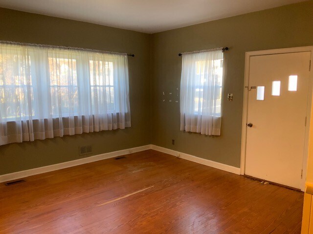 More Photos Of 2107 Harrison Ave, Wilmington Light Distribution For Sale