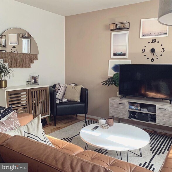 More Photos Of 747 S 2nd St, Philadelphia Apartments For Sale