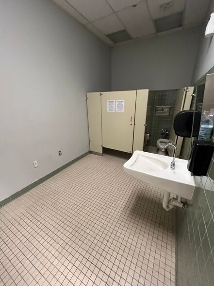 More Photos Of 10498 Colonel Ct, Manassas Research And Development For Sale