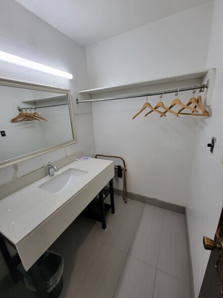 More Photos Of 3130 S Van Buren St, Enid Hotel For Sale