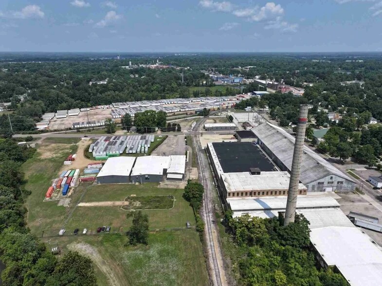 More Photos Of 125 E Broadway St, Three Rivers Warehouse For Lease