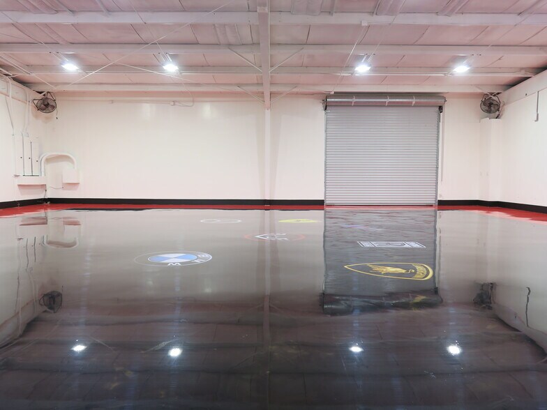 More Photos Of 5830 Star Ln, Houston Light Distribution For Lease