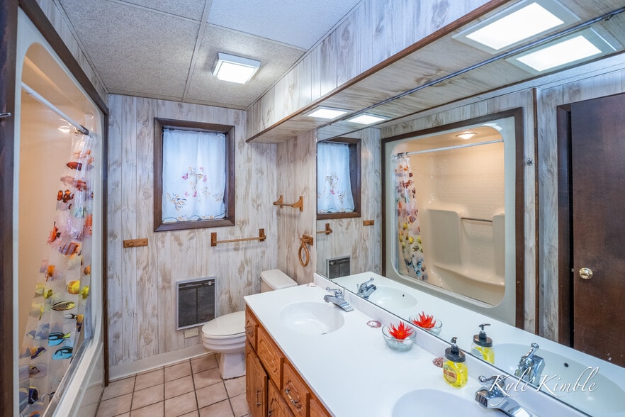 More Photos Of 104 W Houghton Lake Dr, Prudenville Hotel For Sale