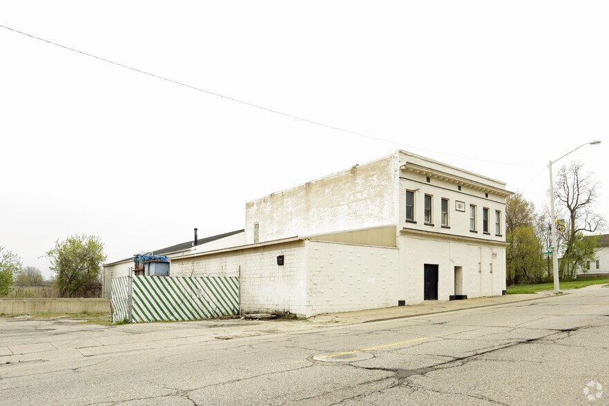 More Photos Of 570 Cesar Chavez Dr, Grand Rapids Warehouse For Lease