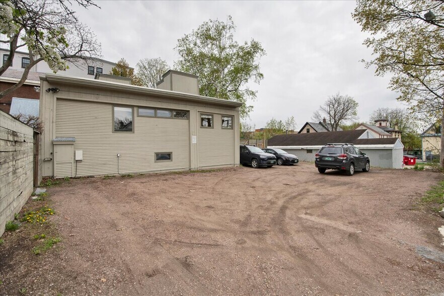 More Photos Of 87 College st, Burlington Office For Sale