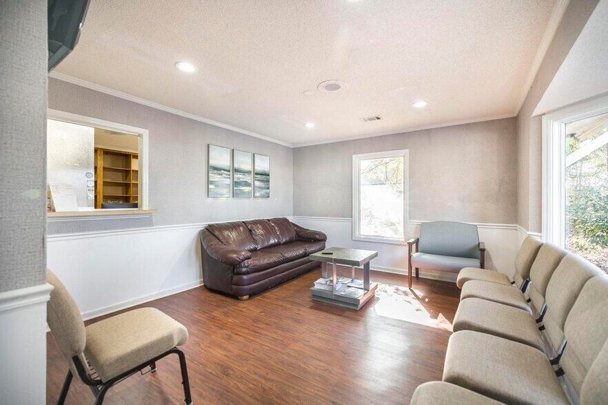 More Photos Of 1020 Keith Dr, Perry Healthcare For Lease