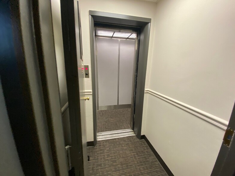 More Photos Of 1100 W Littleton Blvd, Littleton Loft Creative Space For Sale