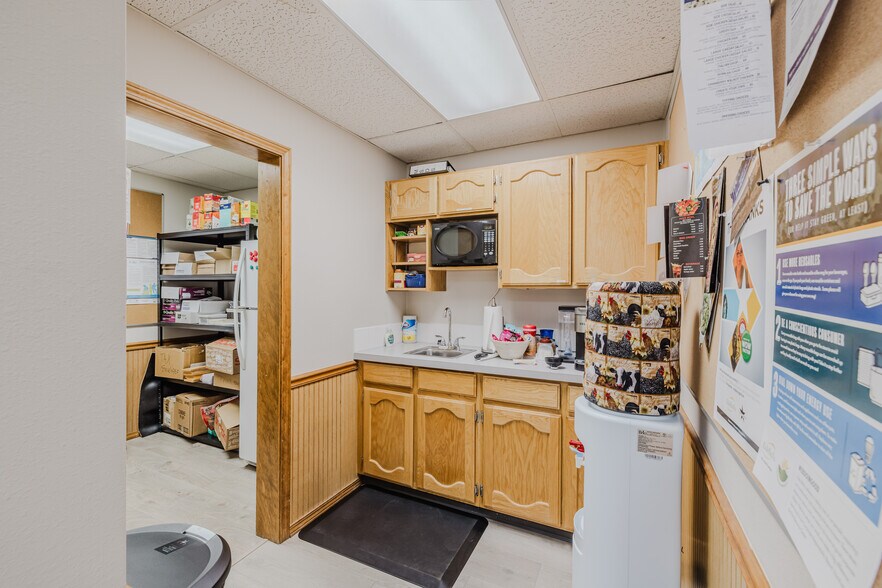 More Photos Of 975 5th St, Elko Office For Lease