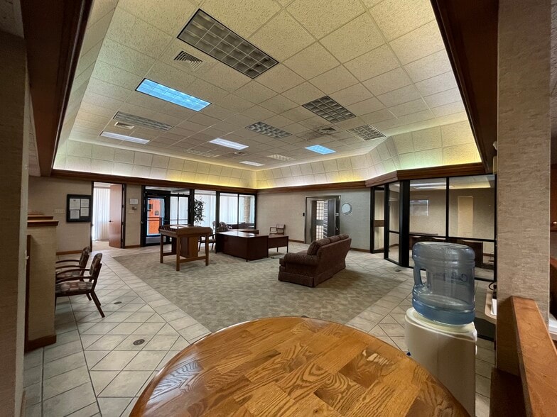 More Photos Of 624 30th ave, Hutchinson Office For Sale