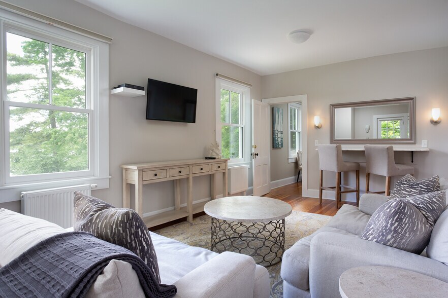 More Photos Of 615 Laurel St, Lee Hospitality For Sale