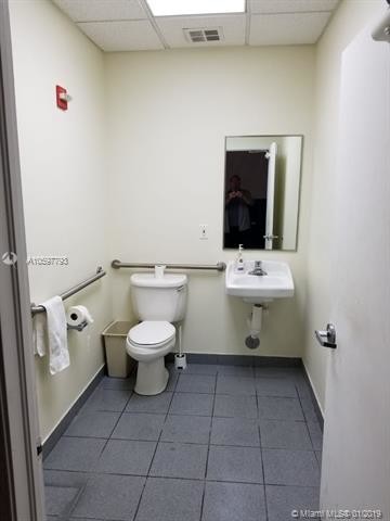 More Photos Of 2051 NW 112th Ave, Doral Showroom For Sale