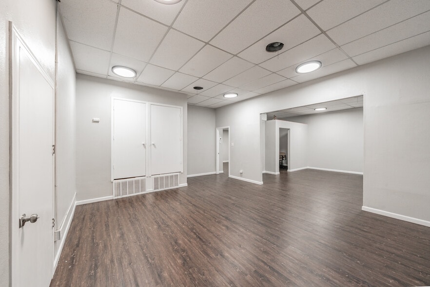 More Photos Of 7235 Glenview Dr, Richland Hills Office For Sale