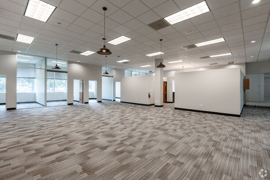 More Photos Of 1301 S Bowen Rd, Arlington Coworking Space